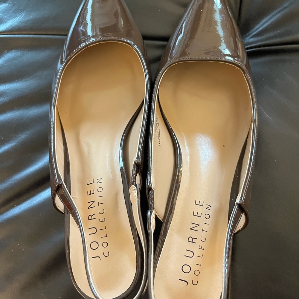 Journee Collection Women's Brown Patent Heels